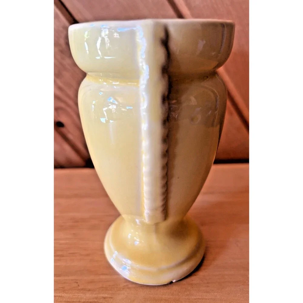 Vtg Shawnee USA Pottery Sunny Yellow Ceramic Flower Floral Vase Ceramic (30)